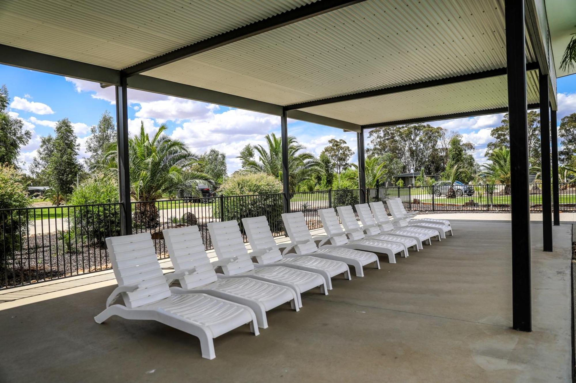 Moama Waters Hotel Bagian luar foto