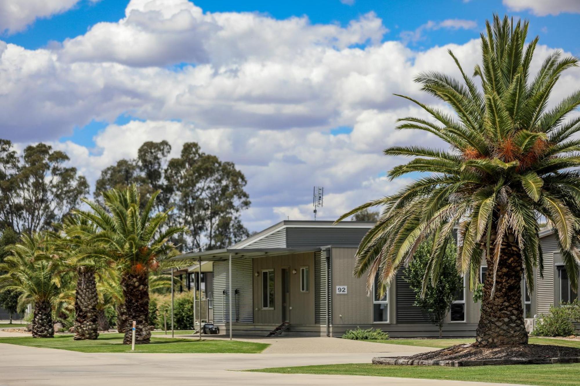 Moama Waters Hotel Bagian luar foto