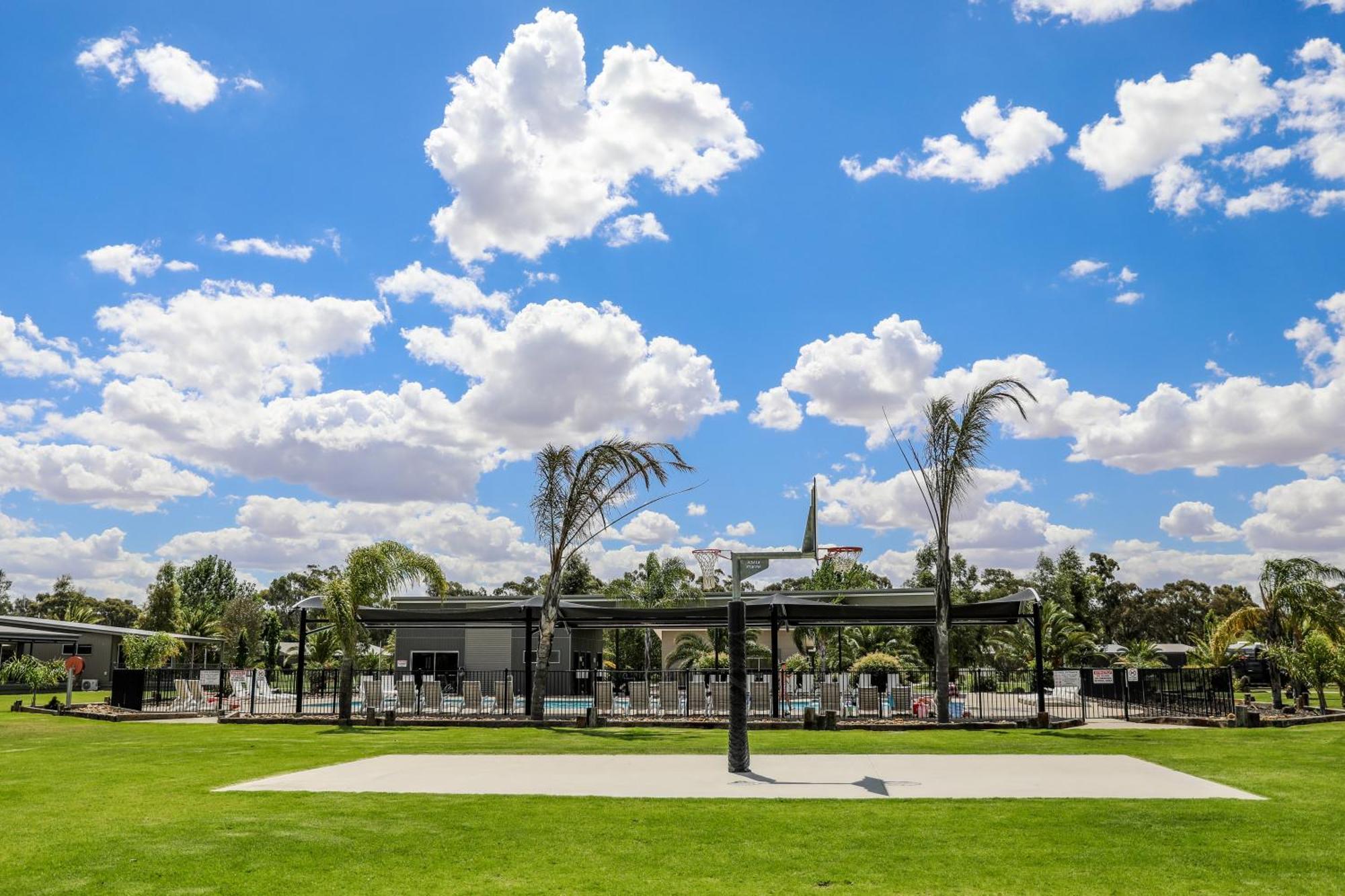 Moama Waters Hotel Bagian luar foto