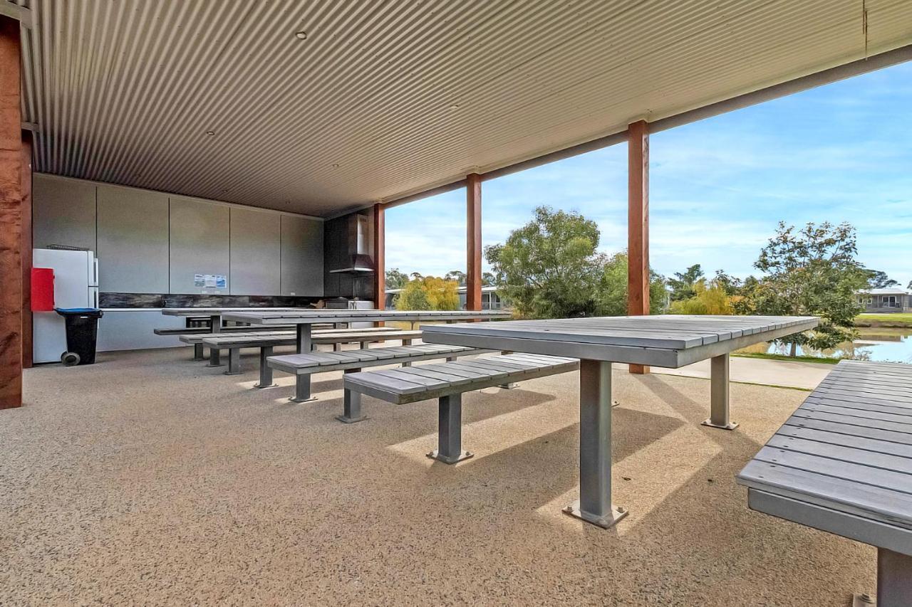 Moama Waters Hotel Bagian luar foto
