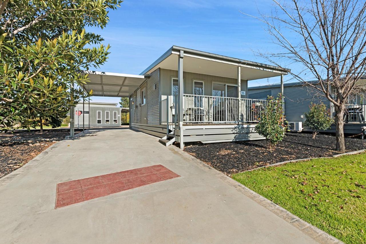 Moama Waters Hotel Bagian luar foto