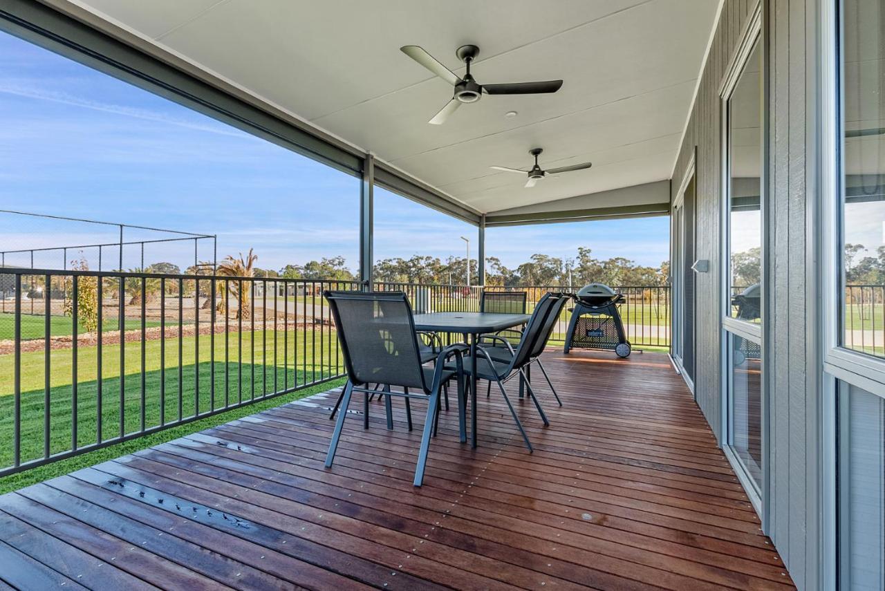 Moama Waters Hotel Bagian luar foto