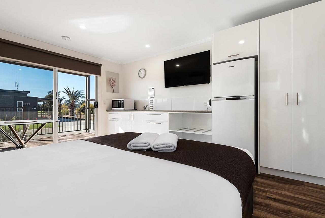 Moama Waters Hotel Bagian luar foto