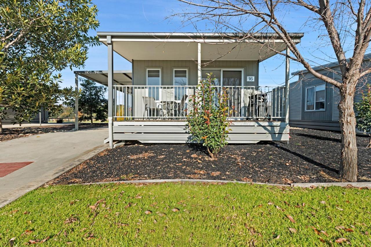Moama Waters Hotel Bagian luar foto